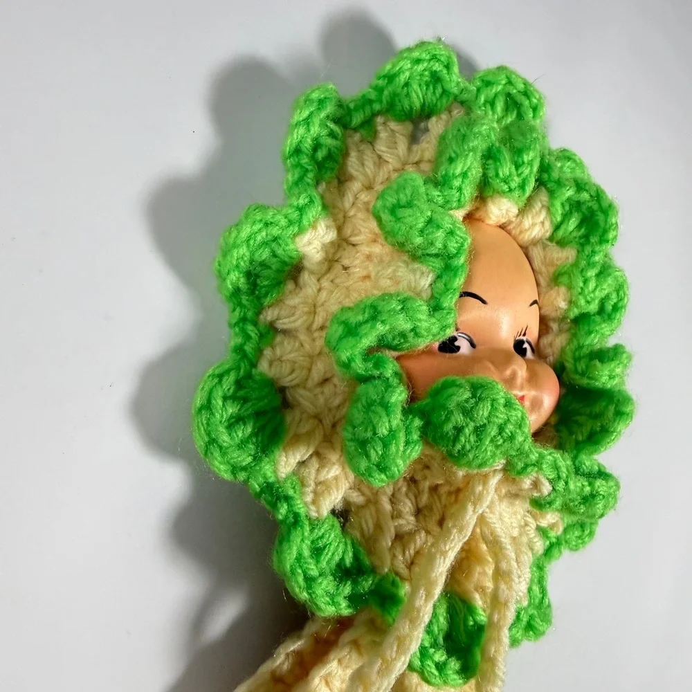 VTG Handmade Crochet Doll Face Pot Holder Hot Pad Kitchen Kitschy Green Cream